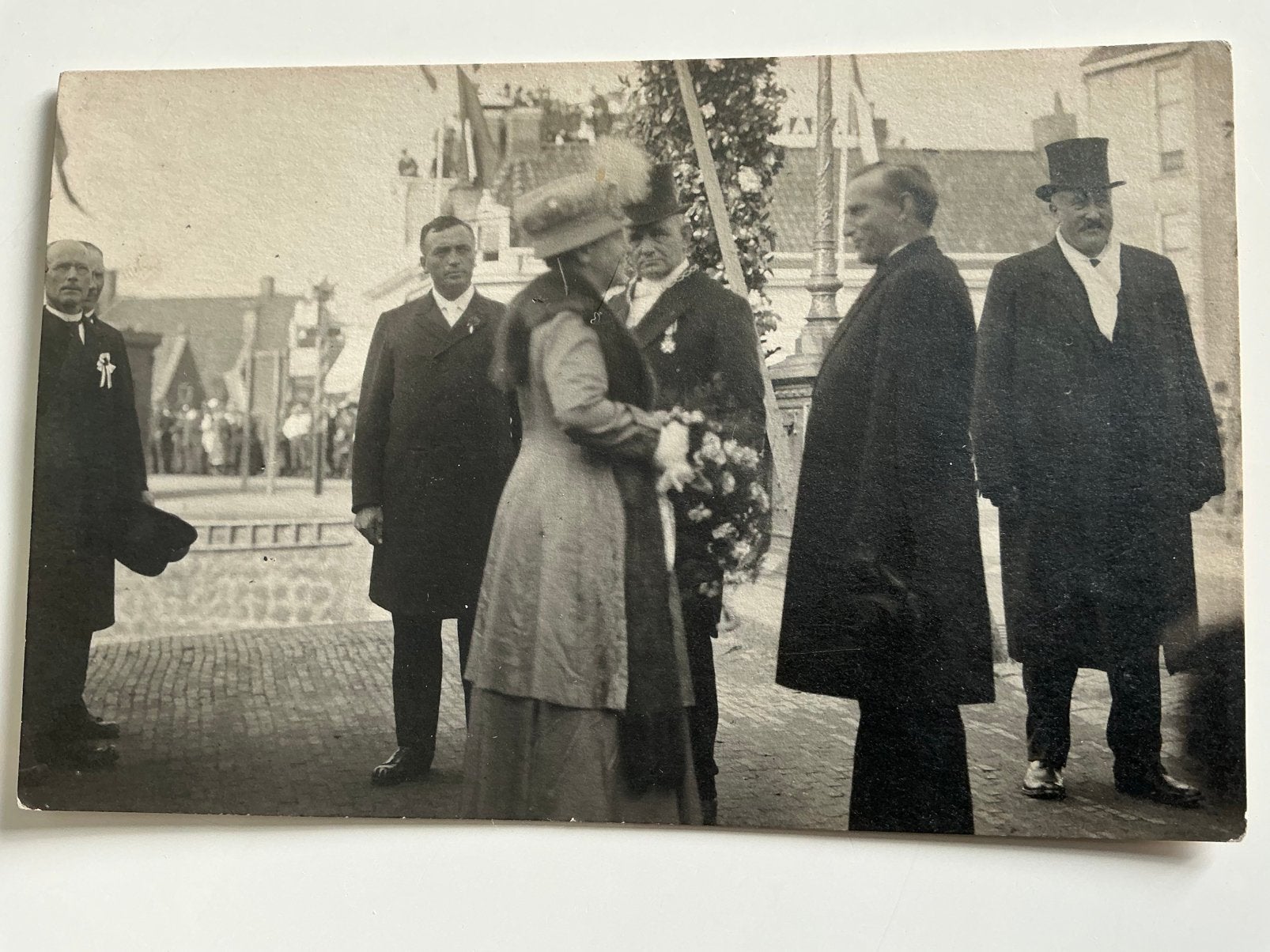 Lemmer fotokaart Burg. Krijgerplein 2 /4 bezoek Kon. familie, Ophalen of Verzenden, 1920 tot 1940, Ongelopen, Friesland