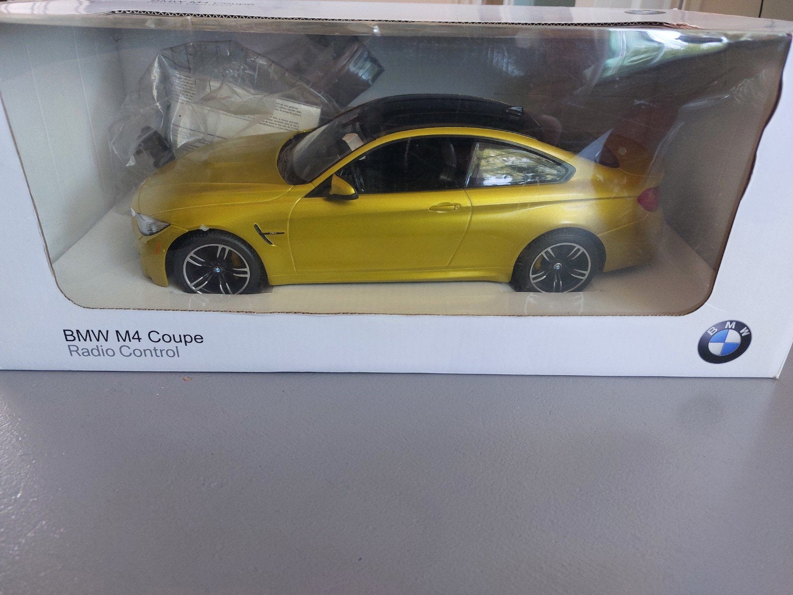 BMW M4  Coupe.  Radio Control ., Ophalen of Verzenden, Auto