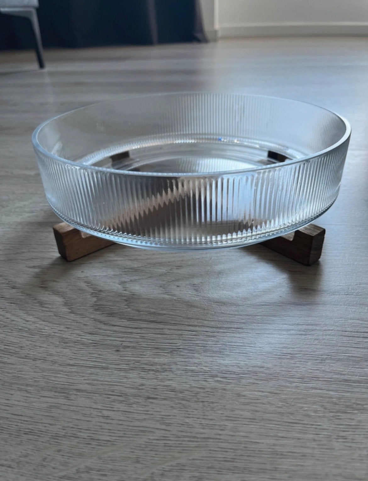 Bavary glazen schaal met houten onderstel, Schaal, Rond, Nieuw, Geribbeld