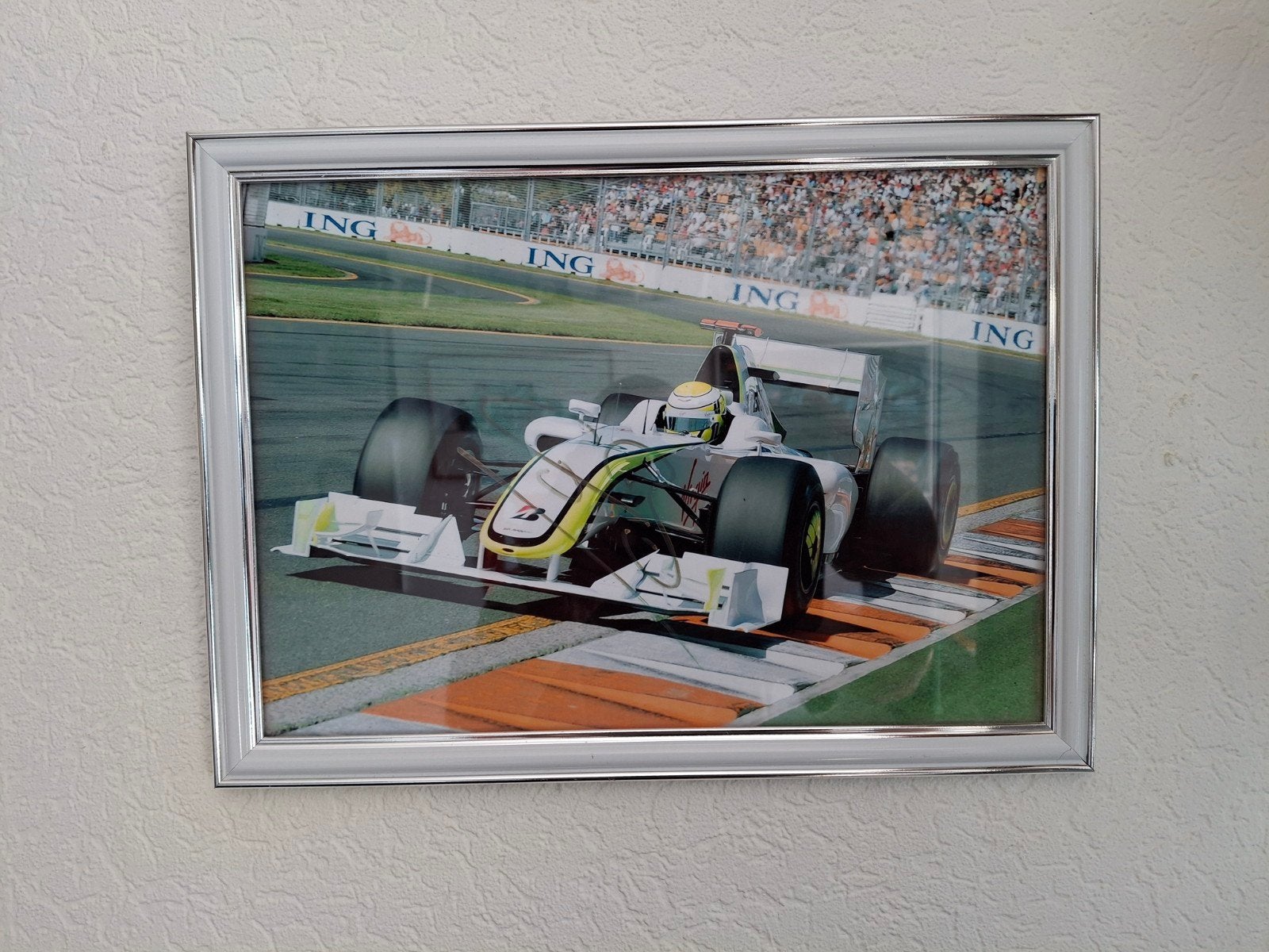 Jenson Button Brawn GP Mercedes F1 2009 gesigneerde foto, Ophalen of Verzenden, Zo goed als nieuw, Formule 1