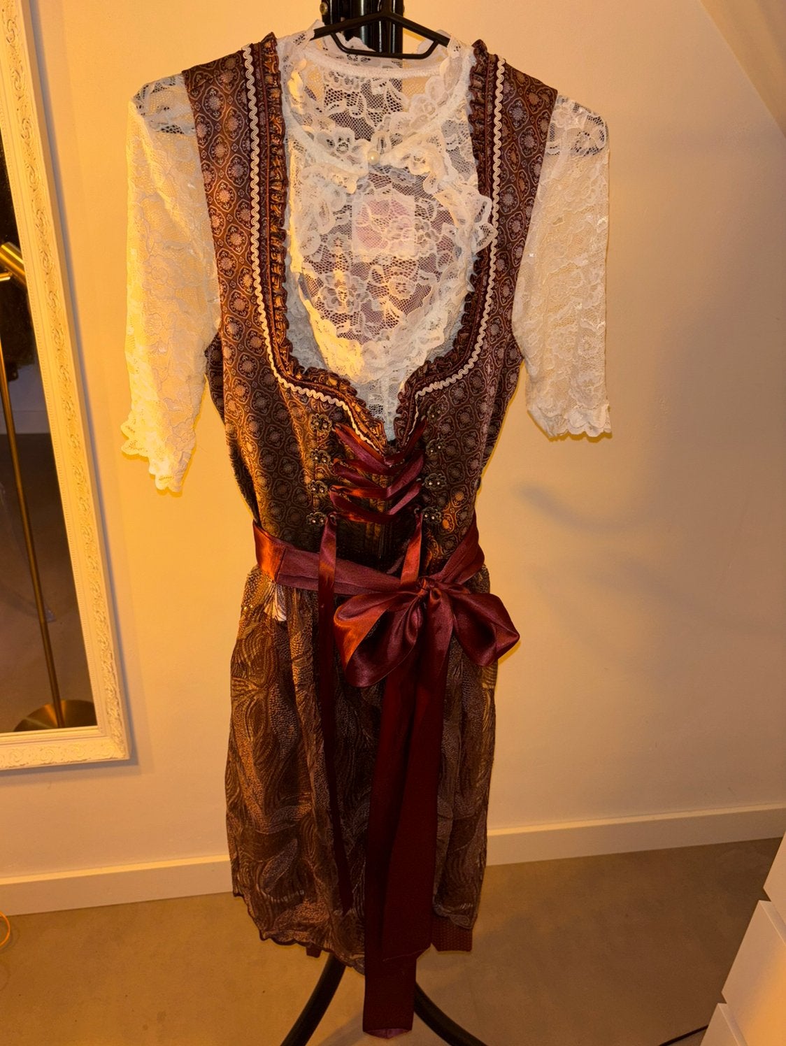 Dirndl oktoberfest, Kleding | Dames, Maat 38/40 (M), Ophalen of Verzenden, Kleding, Overige thema's