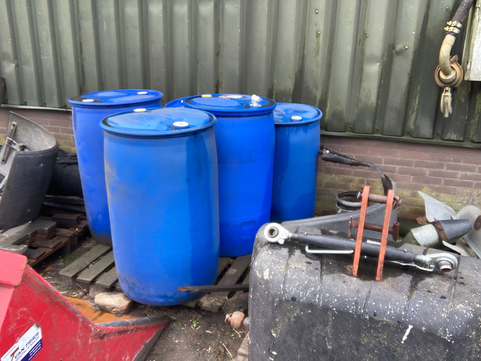Kunstof regentonnen of opslag tonnen 200 liter, Tuin en Terras, Regentonnen, 150 liter of meer, Ophalen of Verzenden, Zo goed als nieuw