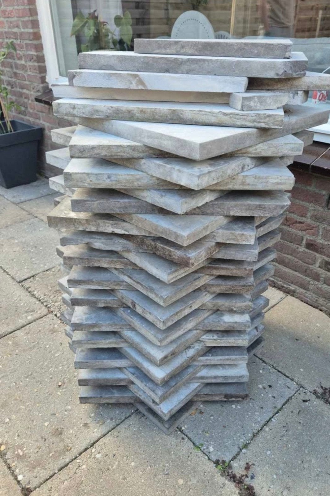 gratis 27 tegels 50x50x3cm grijs ongeveer 7m2, Ophalen, Gebruikt, 5 tot 10 m², Beton