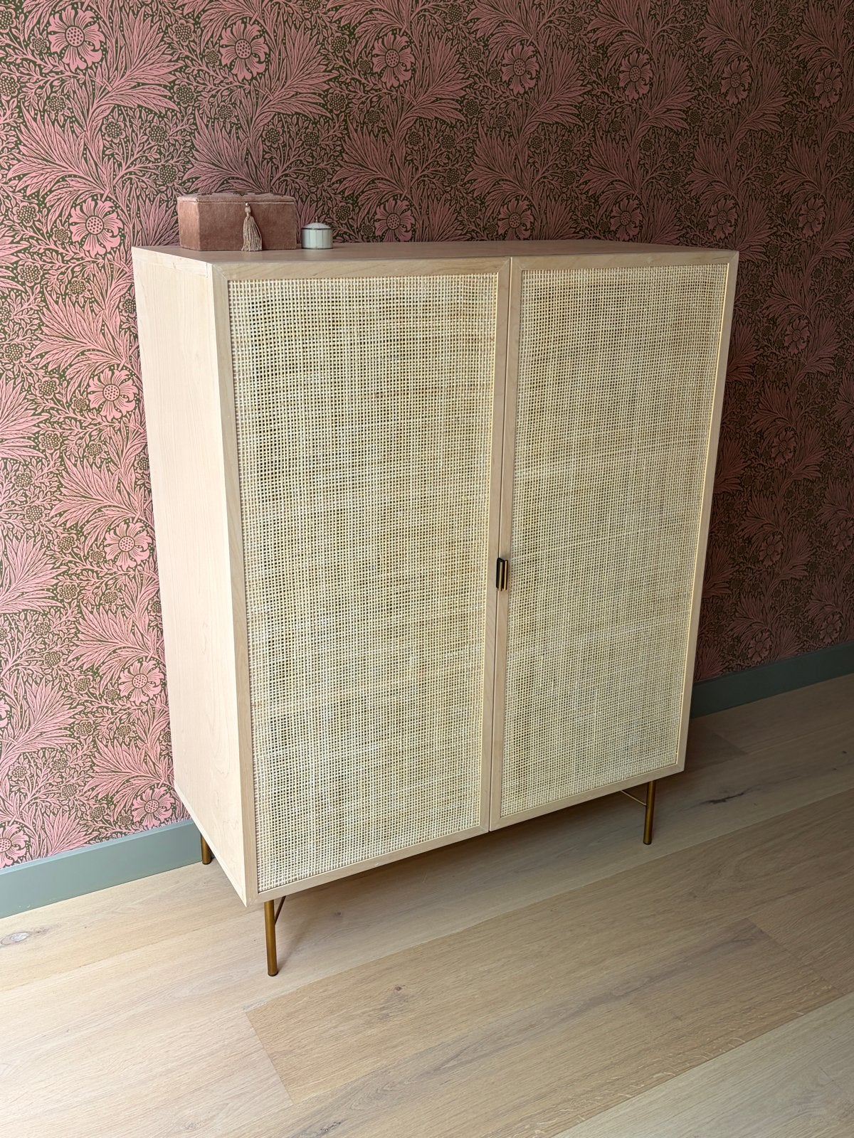Dressoir kast met planken en rotan deurtjes, Ophalen, 50 tot 100 cm, Zo goed als nieuw, 25 tot 50 cm