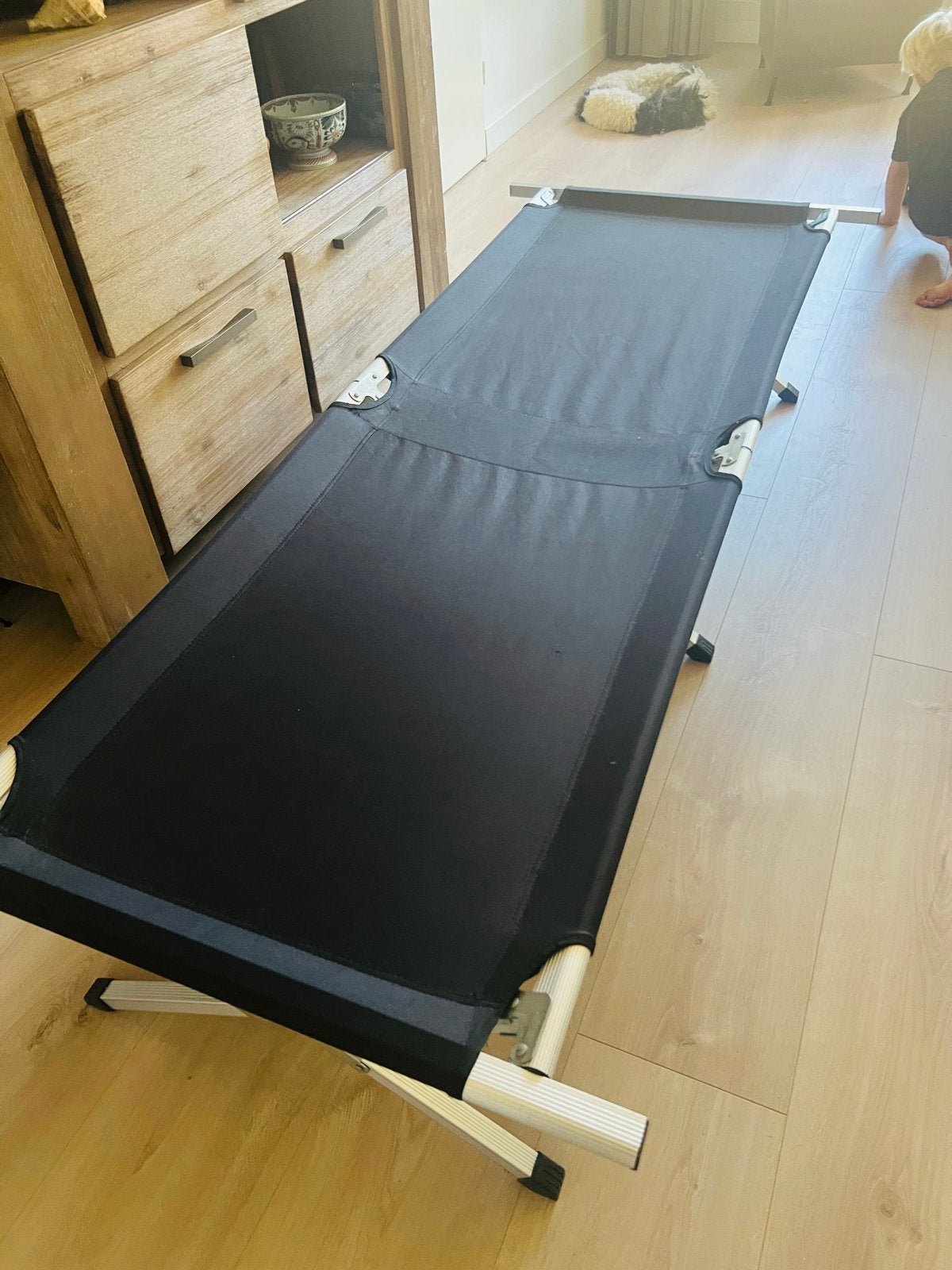 Campingbed zwart - Zo goed als nieuw, Caravans en Kamperen, Ophalen, Zo goed als nieuw