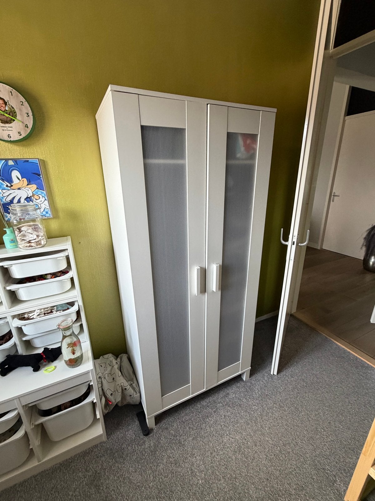 Mooie witte IKEA kast met deuren. Met vakken en plank, Ophalen, 50 tot 100 cm, Zo goed als nieuw, 150 tot 200 cm
