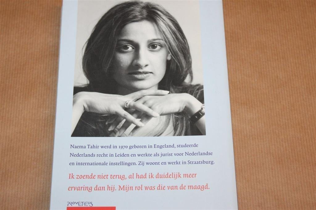 Kostbaar Bezit — Verhalen over Verlangen — Naema Tahir, Ophalen of Verzenden, Gelezen