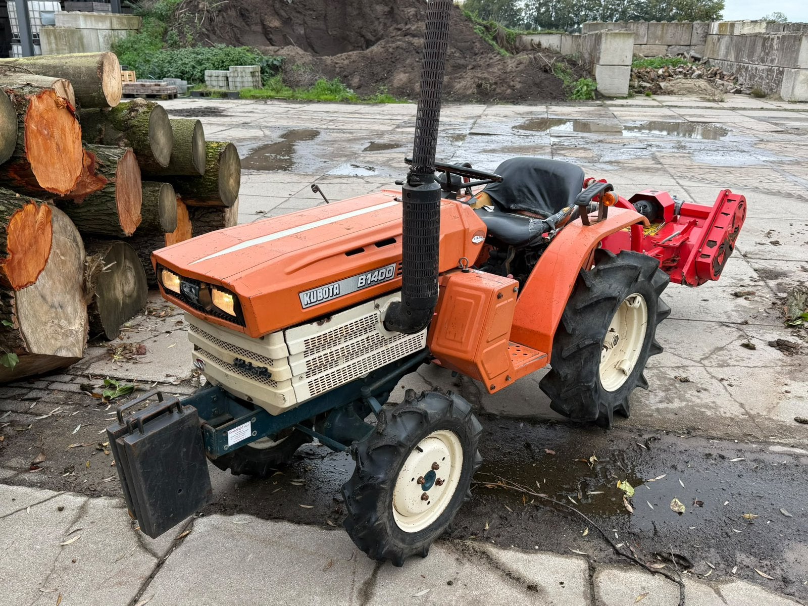 Kubota B1400 mini tractor - 557 uur! Met klepelmaaier, Overige merken, Gebruikt, Tot 2500, Ophalen of Verzenden