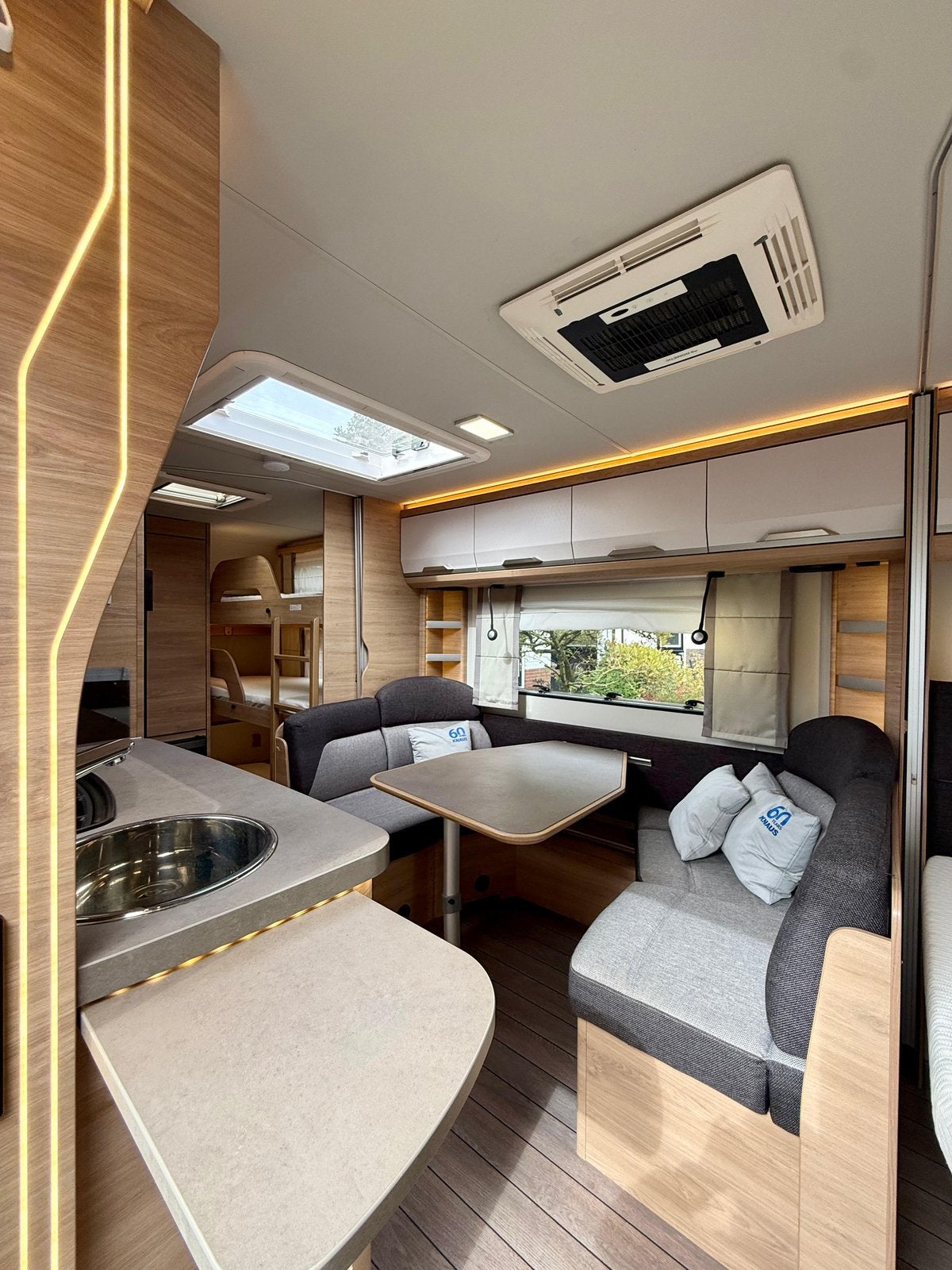 Foto 4 van Knaus Sudwind 580 QS | 3-Pers Stapelbed,Mover,Airco,Voortent
