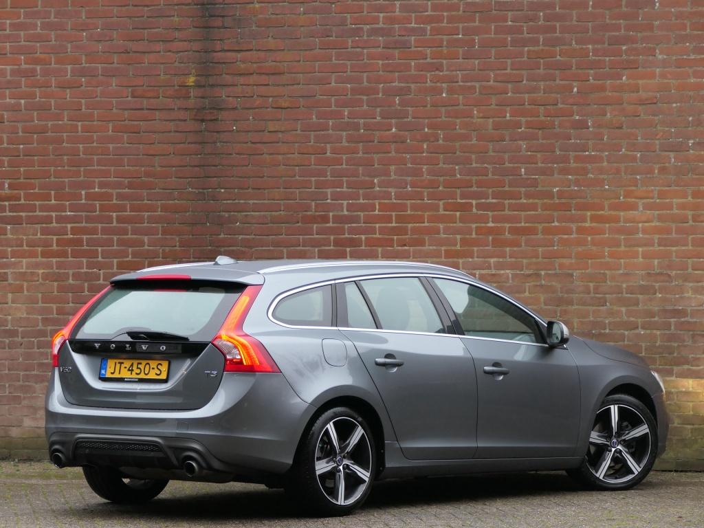 Volvo V60 1.5 T3 AUT R-Design Standkachel / Cruise control /, Euro 6, 4 cilinders, Origineel Nederlands, 152 pk