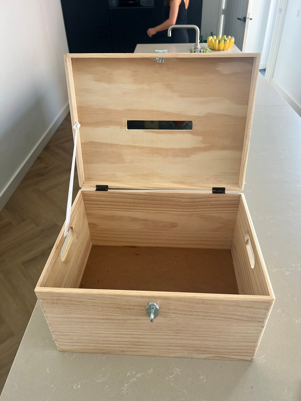 Houten envelopkist met slot en gleuf, Ophalen, 50 tot 100 cm, Zo goed als nieuw, 5 – 50