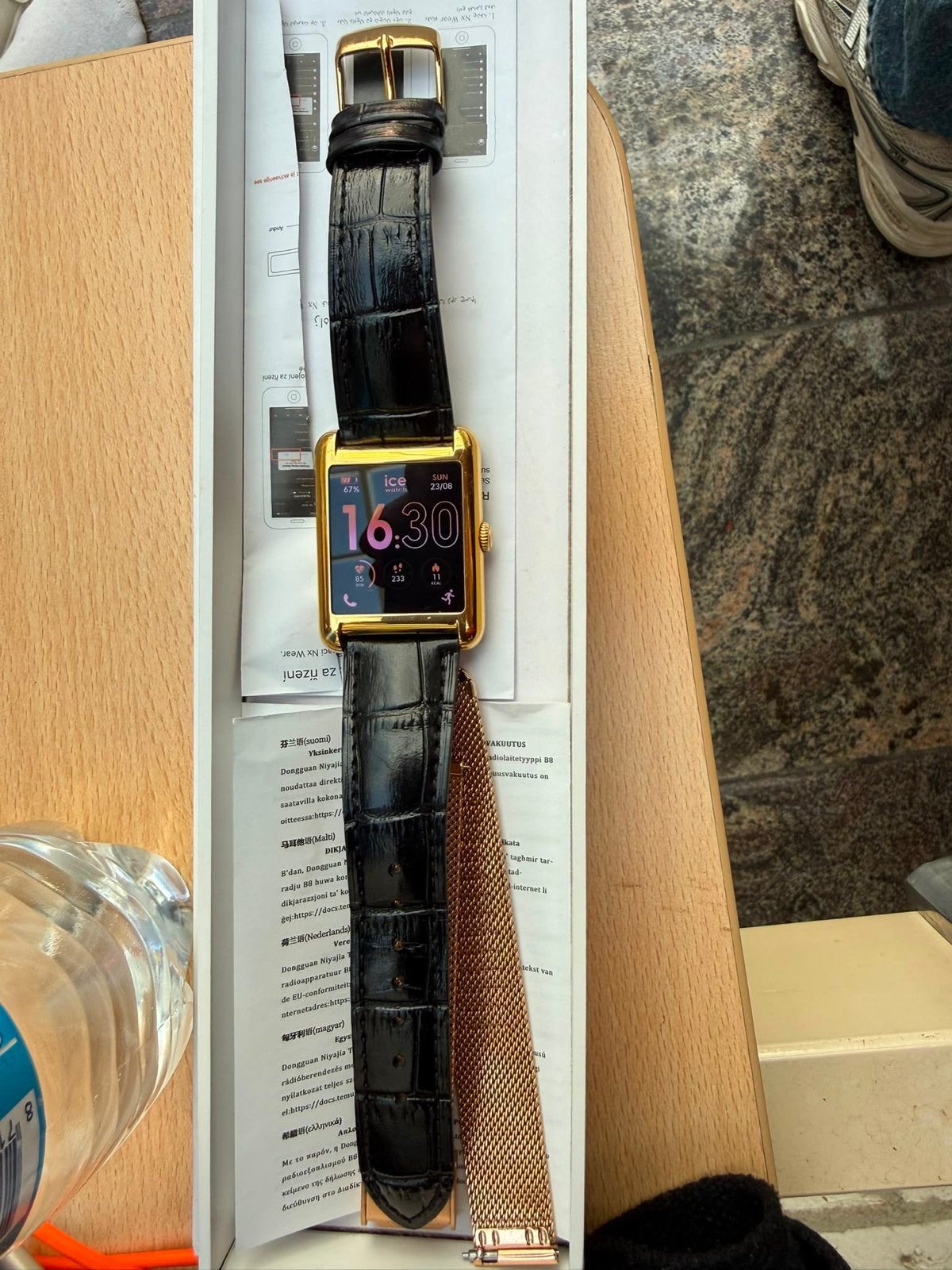 Ice Smartwatch - Gouden Kast, Zwart Leren Band, Ophalen, Hartslag, Zwart, Zo goed als nieuw