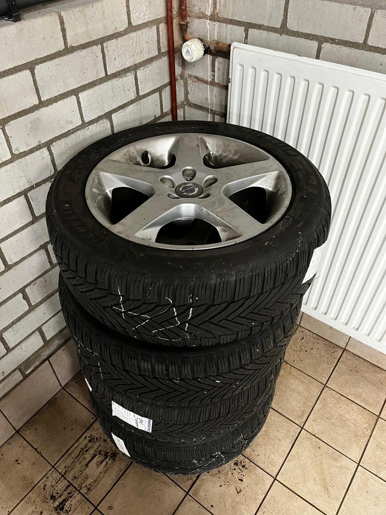 16 inch originele velgenset met winterbanden - Volvo V70, Auto-onderdelen, Banden en Velgen, Banden en Velgen, Winterbanden, 16 inch