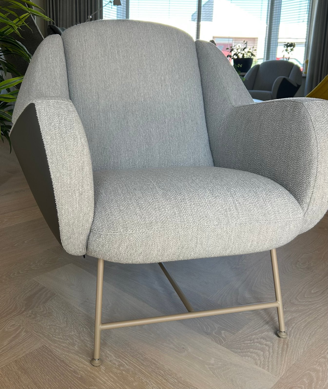 Leolux Anton fauteuil, Huis en Inrichting, Fauteuils, Zo goed als nieuw, Stof, 75 tot 100 cm, Ophalen