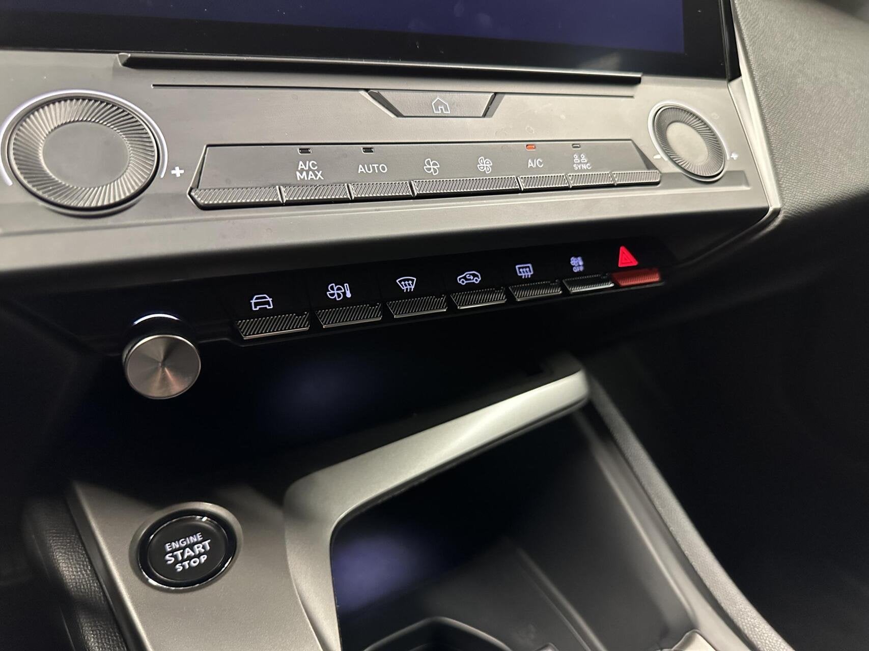 Foto 42 van Peugeot 308 1.2 PureTech Active Pack Business CARPLAY NAVI C