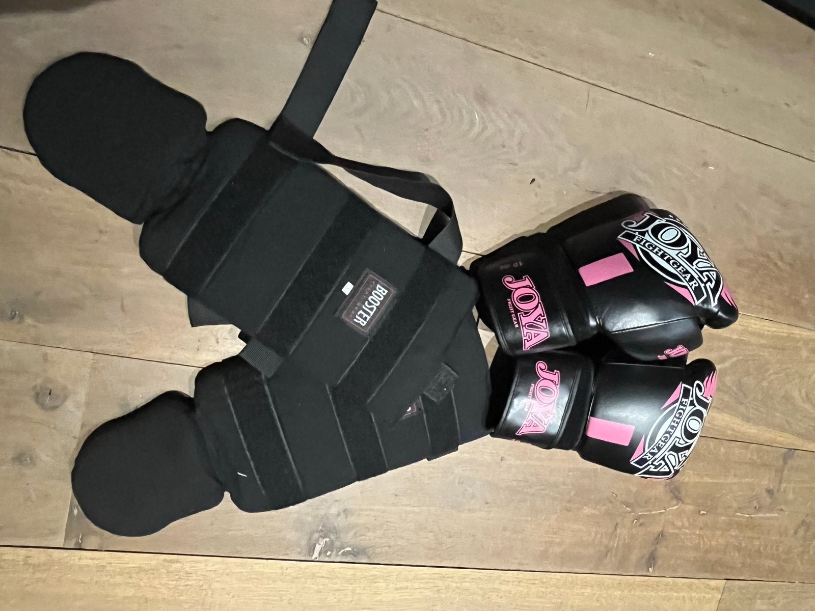 Bokshandschoenen en scheenbeschermers - Joya & Booster, Ophalen of Verzenden, Zo goed als nieuw, Bokshandschoenen