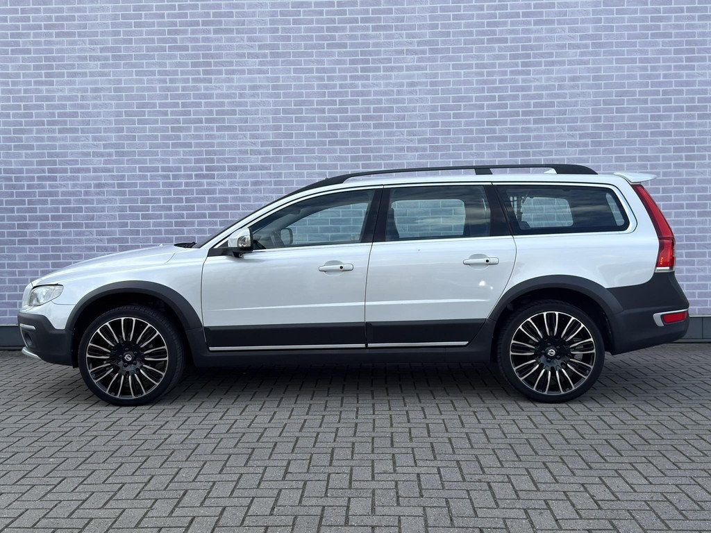 Volvo XC70 2.0 T5 FWD Summum | Trekhaak | Schuifdak | Parkee, Auto's, Volvo, 15 km/l, 4 cilinders, XC70, Wit