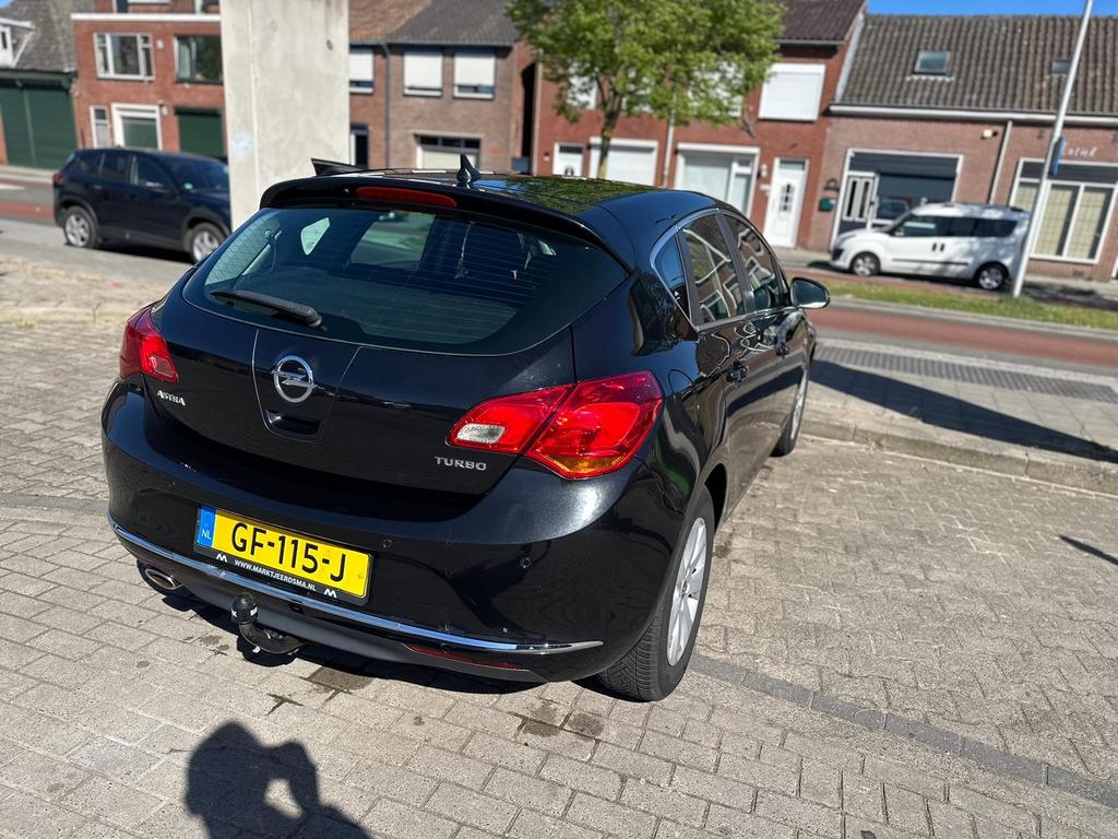 Opel Astra 1.4 Turbo Ecotec 103KW 5-D 2015 Zwart, Auto's, Voorwielaandrijving, 680 kg, 4 cilinders, Zwart