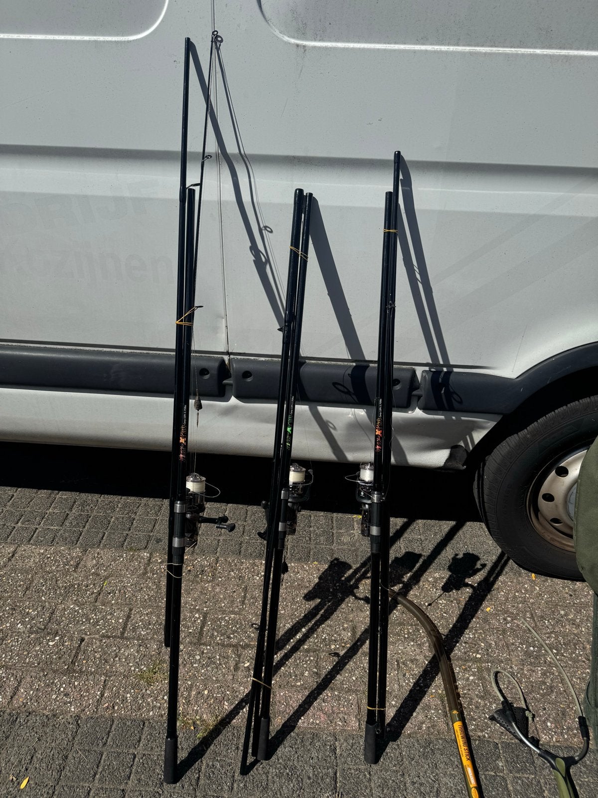 Complete karpervisset: 3 hengels, molens, lijn en toebehoren, Ophalen, Zo goed als nieuw, Complete set