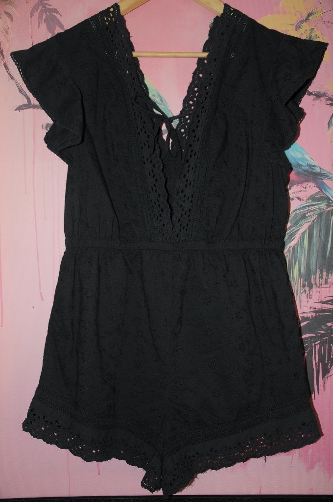 Superleuke zwarte jumpsuit met broderie, maat M, ZGAN!!, Kleding | Dames, Maat 38/40 (M), Zwart, Ophalen of Verzenden, Zo goed als nieuw