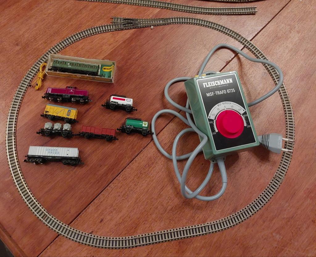 Leuke N-spoor startset met locomotief, wagons en rails, Gelijkstroom, Fleischmann, Ophalen of Verzenden, Analoog