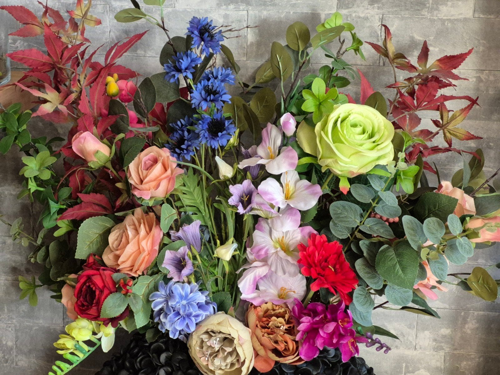 design vaas met kunstbloemen, Ophalen, Zo goed als nieuw