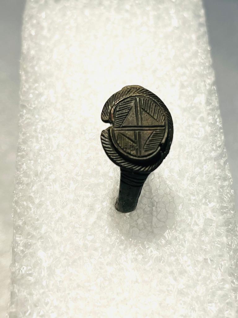 bodemvondst ring brons Middeleeuwen kruisvaartperiode, Antiek en Kunst, Verzenden, Brons