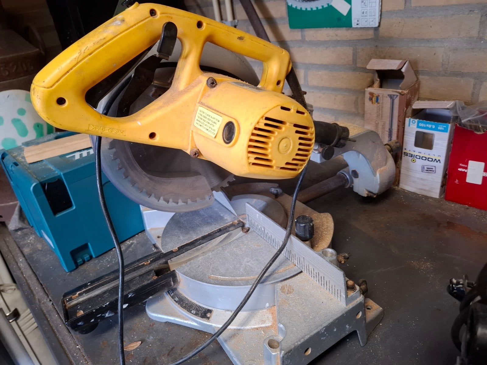 Mannesmann Afkortzaag 1800W - Krachtig en Betrouwbaar, Doe-het-zelf en Verbouw, Gereedschap | Zaagmachines, Gebruikt, Ophalen of Verzenden