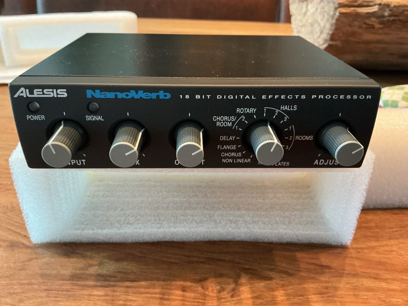 Alesis NanoVerb 18 Bit Digital Effects Processor, Muziek en Instrumenten, Effecten, Ophalen, Nieuw, Chorus