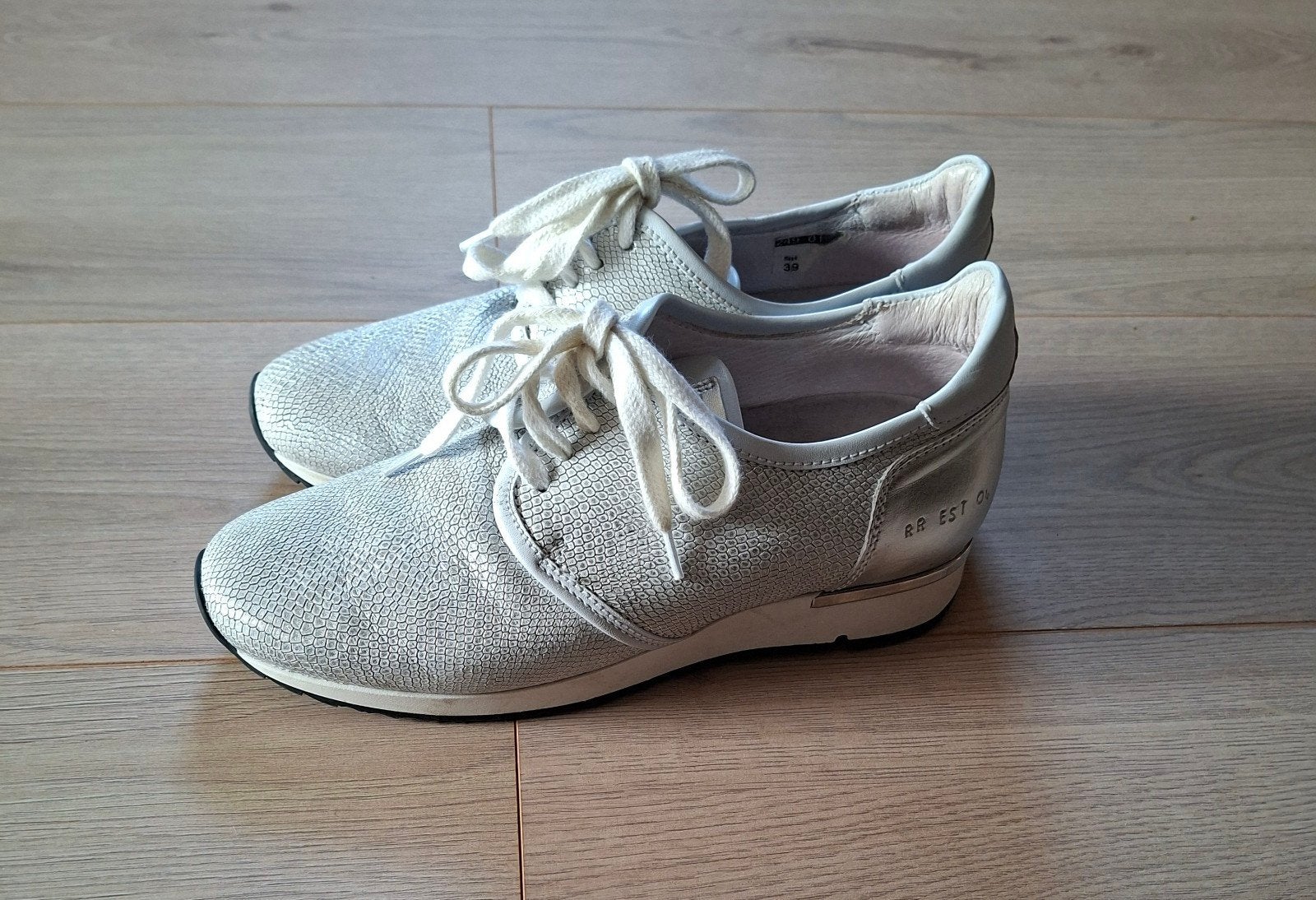 RED RAG dames sneakers #  mt 39, Ophalen of Verzenden, Zo goed als nieuw, Overige kleuren