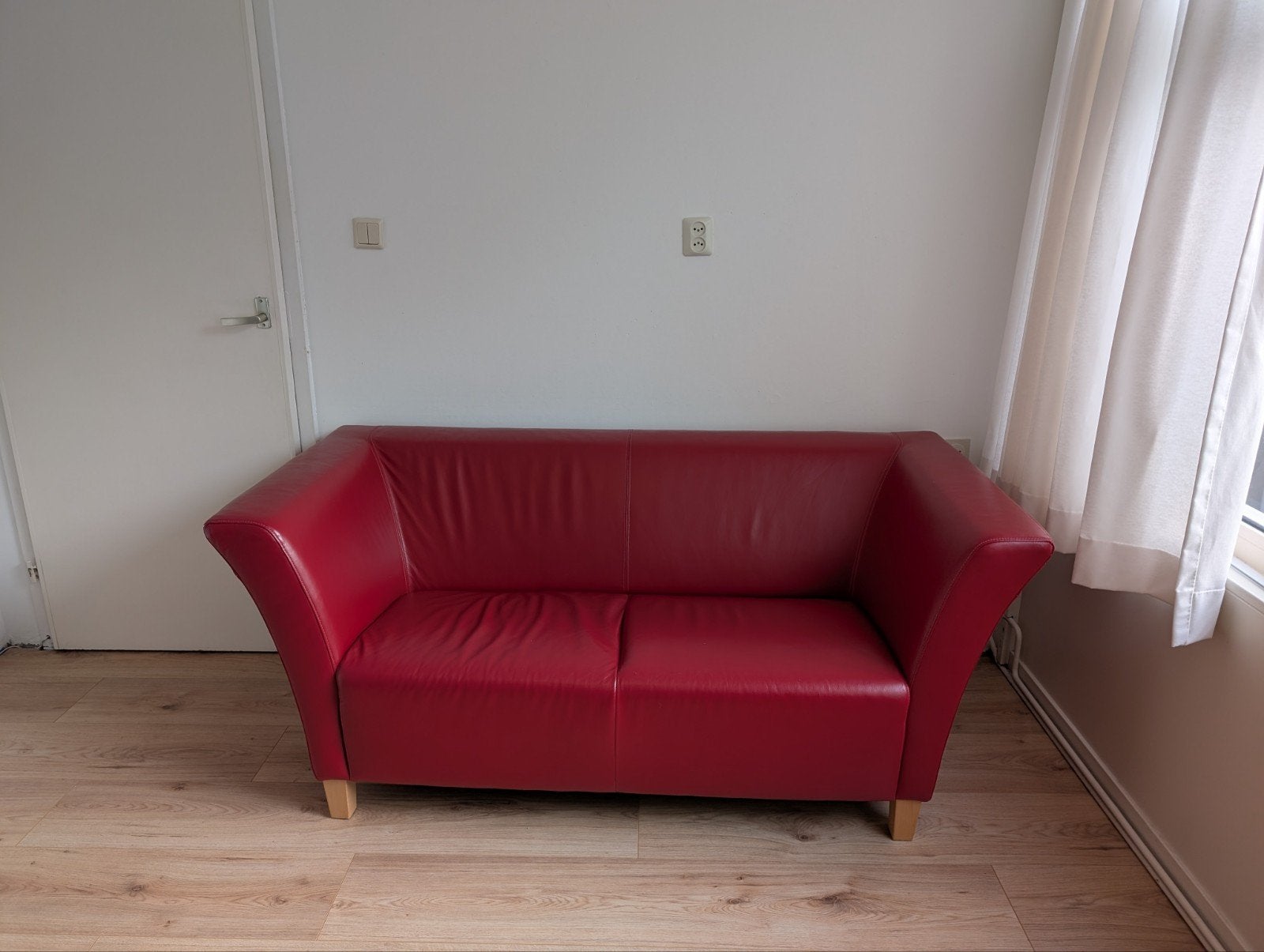 Rood Montel bankje, Ophalen, Kunststof, Gebruikt, 150 tot 200 cm