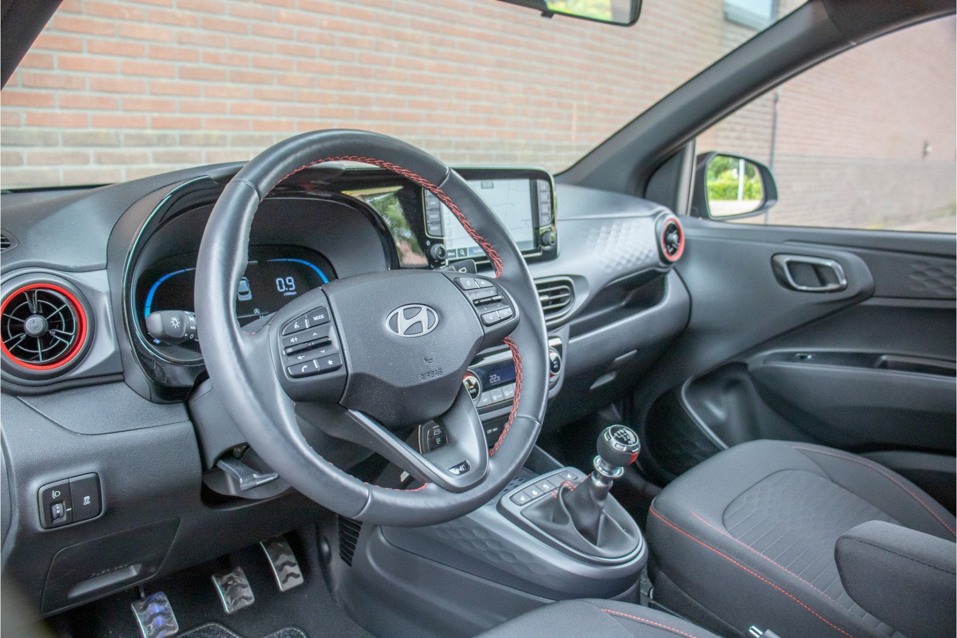 Hyundai i10 1.0 T-GDI N Line, 4.000km NAP, Stoel & Stuurverw, Auto's, Voorwielaandrijving, Stof, Gebruikt, Automatische klimaatregeling