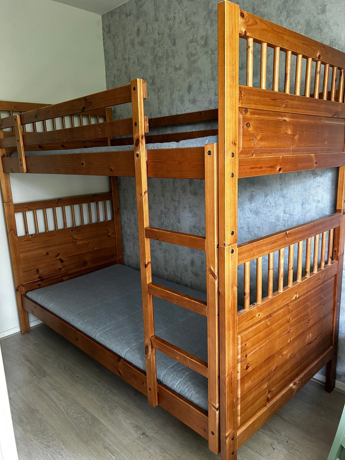 Stapelbed Ikea Mydal met zgan matrassen ook als 2 los bedden, Ophalen, Zo goed als nieuw, Stapelbed
