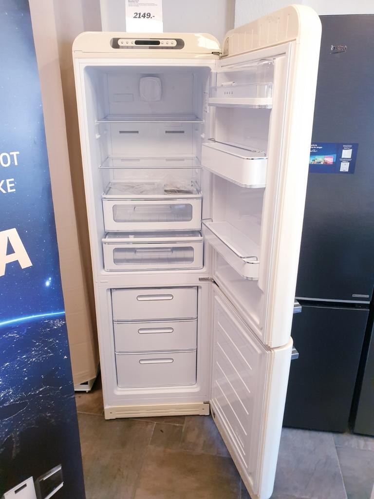 smeg nieuw koel-vriescombinatie crème✅ Direct op voorraad?, Witgoed en Apparatuur, Ophalen, 200 liter of meer, 60 cm of meer, Met aparte vriezer