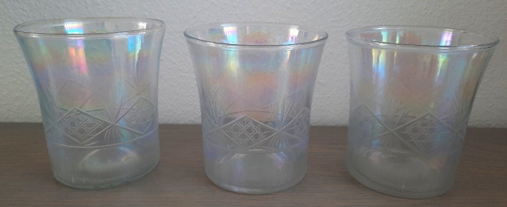 3 gegraveerde iriserende glazen, Antiek en Kunst, Antiek | Glas en Kristal, Ophalen of Verzenden