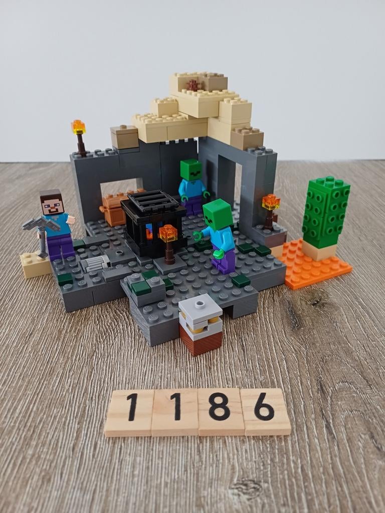 Lego Miniceaft De Kerker 21119, Ophalen of Verzenden, Gebruikt