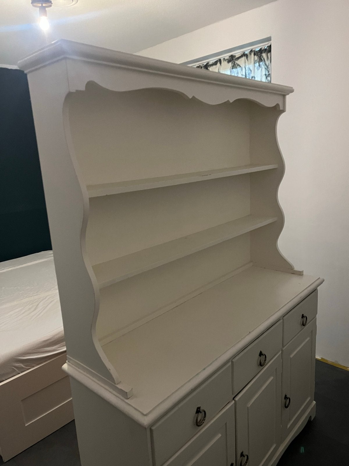 Crème dressoir met open vakken en lades, Ophalen, Gebruikt, 100 tot 150 cm, Met lade(s)