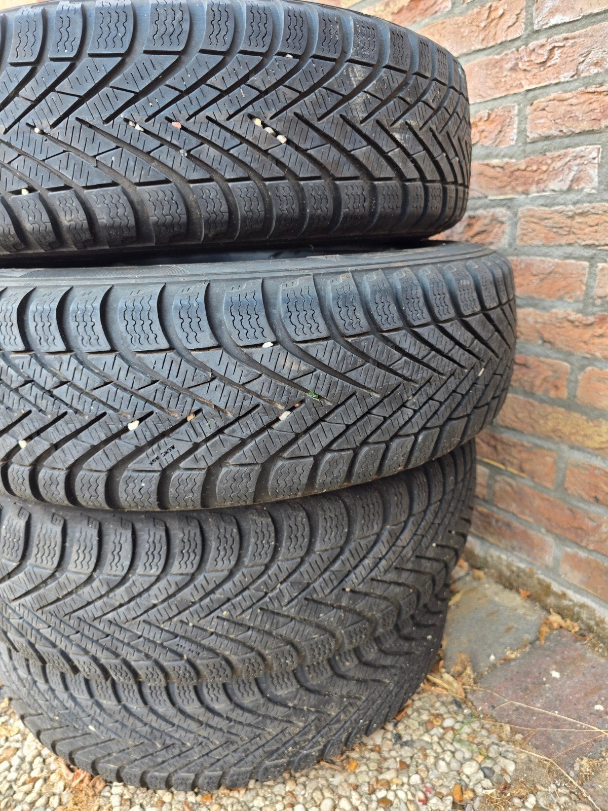 Pirelli Winterbanden op stalen velg 175/65 R15, Auto-onderdelen, Ophalen, Gebruikt