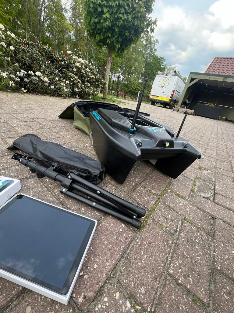 Voerboot met raymarine fishfinder autopilot  en tablet, Ophalen of Verzenden, Zo goed als nieuw, Overige typen