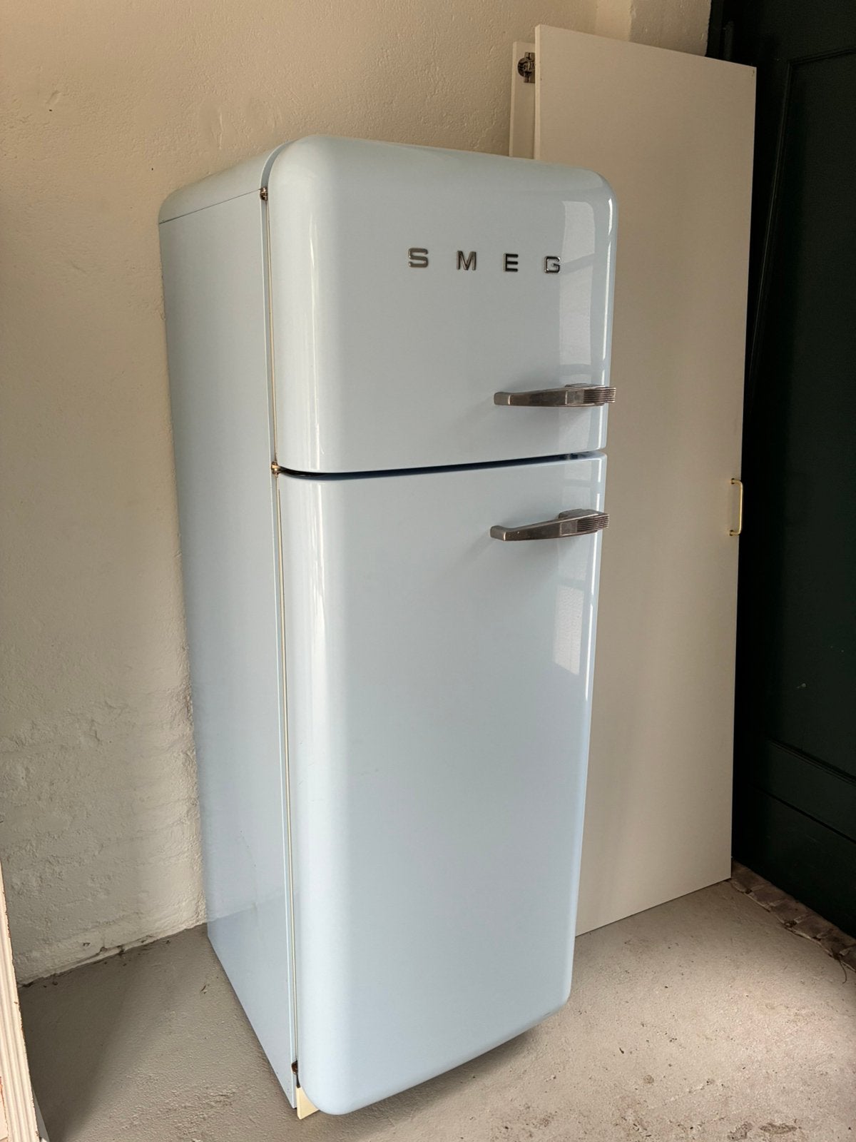Originele SMEG retro koel-vriescombinatie in lichtblauw, Witgoed en Apparatuur, Ophalen, 150 tot 200 liter, Gebruikt, 60 cm of meer