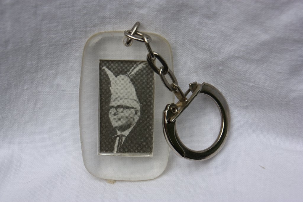 Oude sleutelhanger Carnaval Prins Blauwbuiken Gestel 1967, Ophalen of Verzenden, Gebruikt