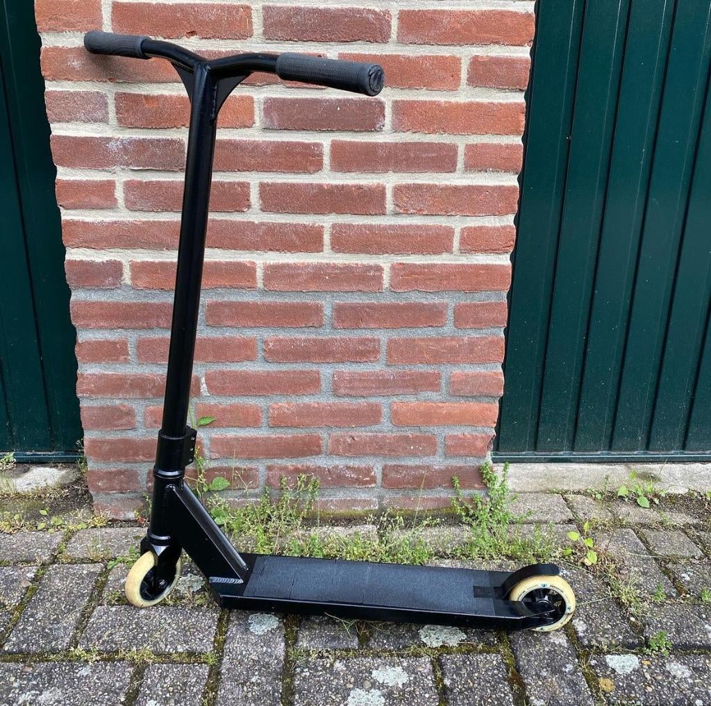 Mooie PROFESSIONELE Dominator stuntstep, Ophalen of Verzenden, Zo goed als nieuw