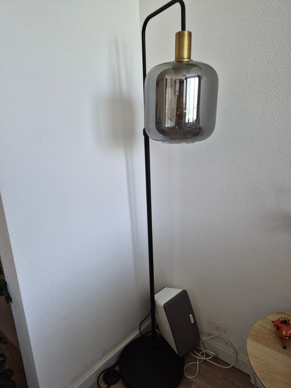 Moderne vloerlamp met glazen kap en E27 fitting, Modern, Industrieel, Zo goed als nieuw, Glas, 150 tot 200 cm