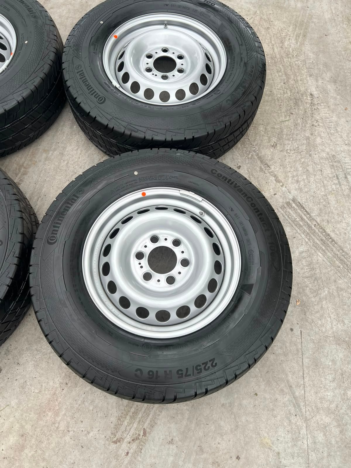 Originele Mercedes sprinter velgen banden 225 75 R16 C Conti, Auto-onderdelen, Bestelwagen, 16 inch, Banden en Velgen, Nieuw