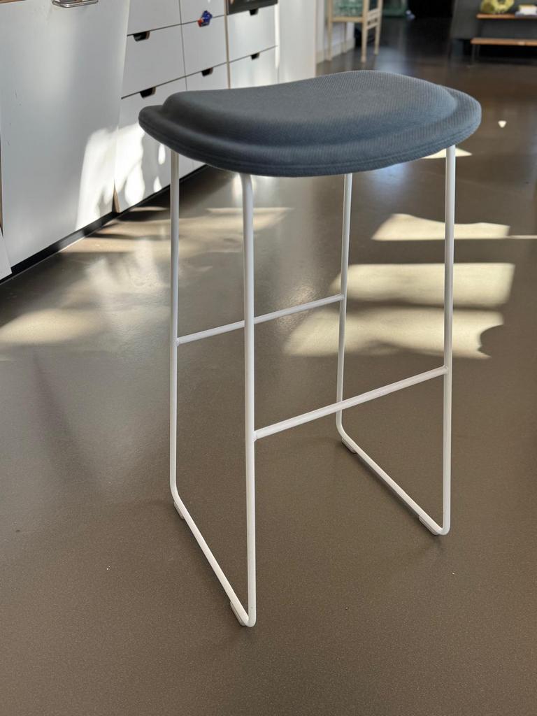 Set of 4 Cappellini High Pad Stools (by Jasper Morrison), Ophalen, Met voetsteun, 60 tot 90 cm, Nieuw