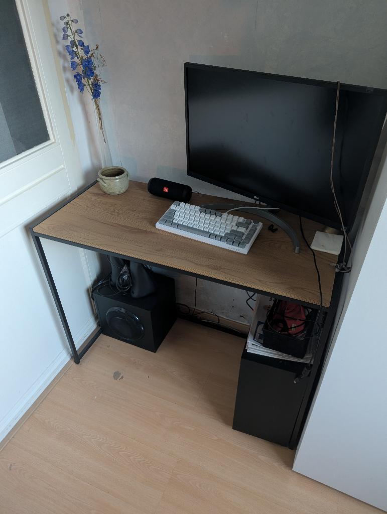 Twee bureaus + stoelen, Ophalen, Demontabel, Gebruikt, Metaal
