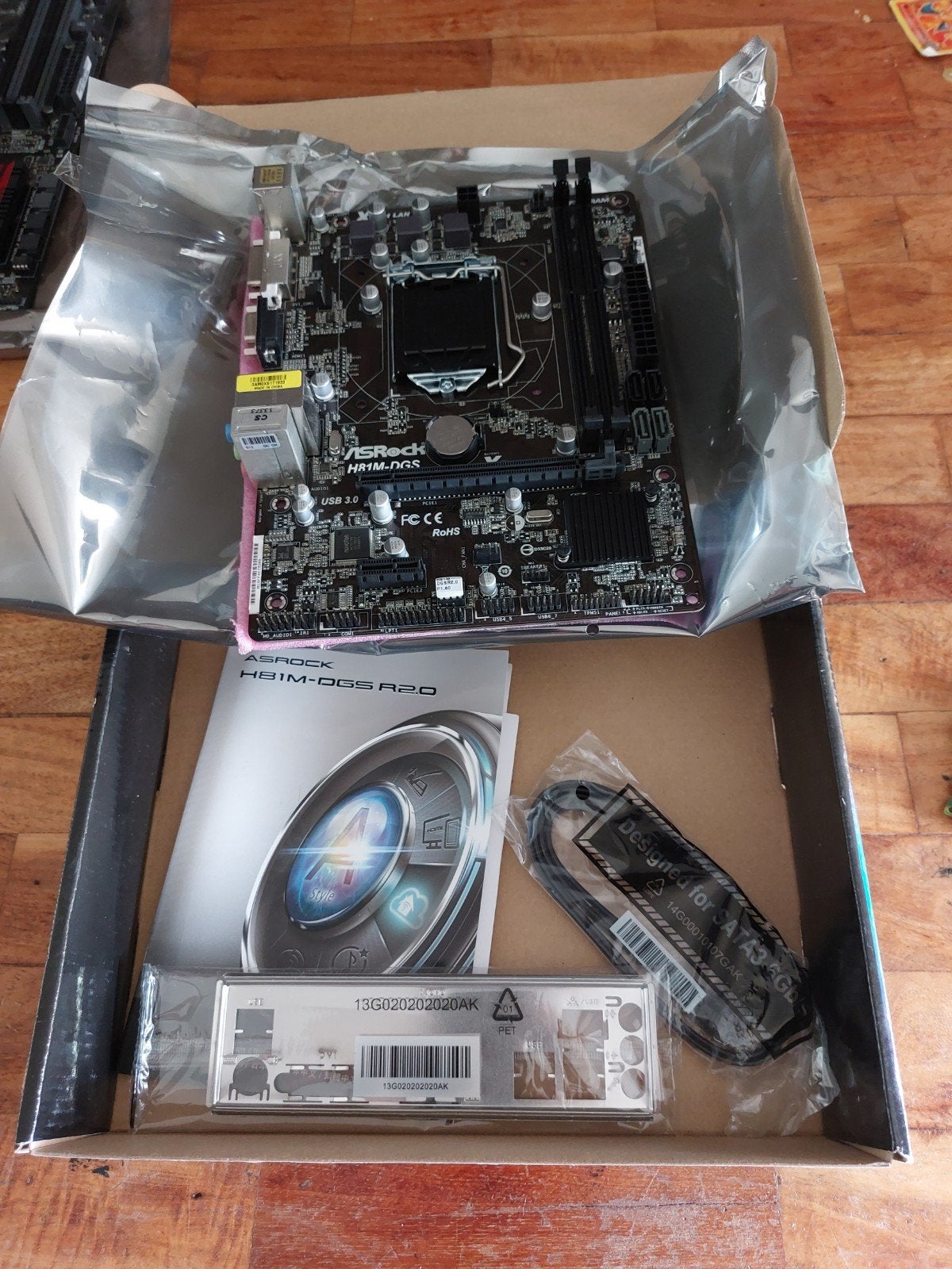 ASRock H81M-DGS Moederbord - Nieuwstaat, Computers en Software, Moederborden, Micro ATX, DDR3, Ophalen of Verzenden, Zo goed als nieuw