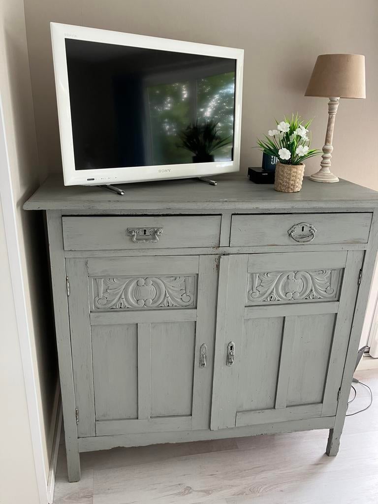 Te koop een leuk oud commode kastje., Eikenhout, 25 tot 50 cm, Met deur(en), 50 tot 100 cm