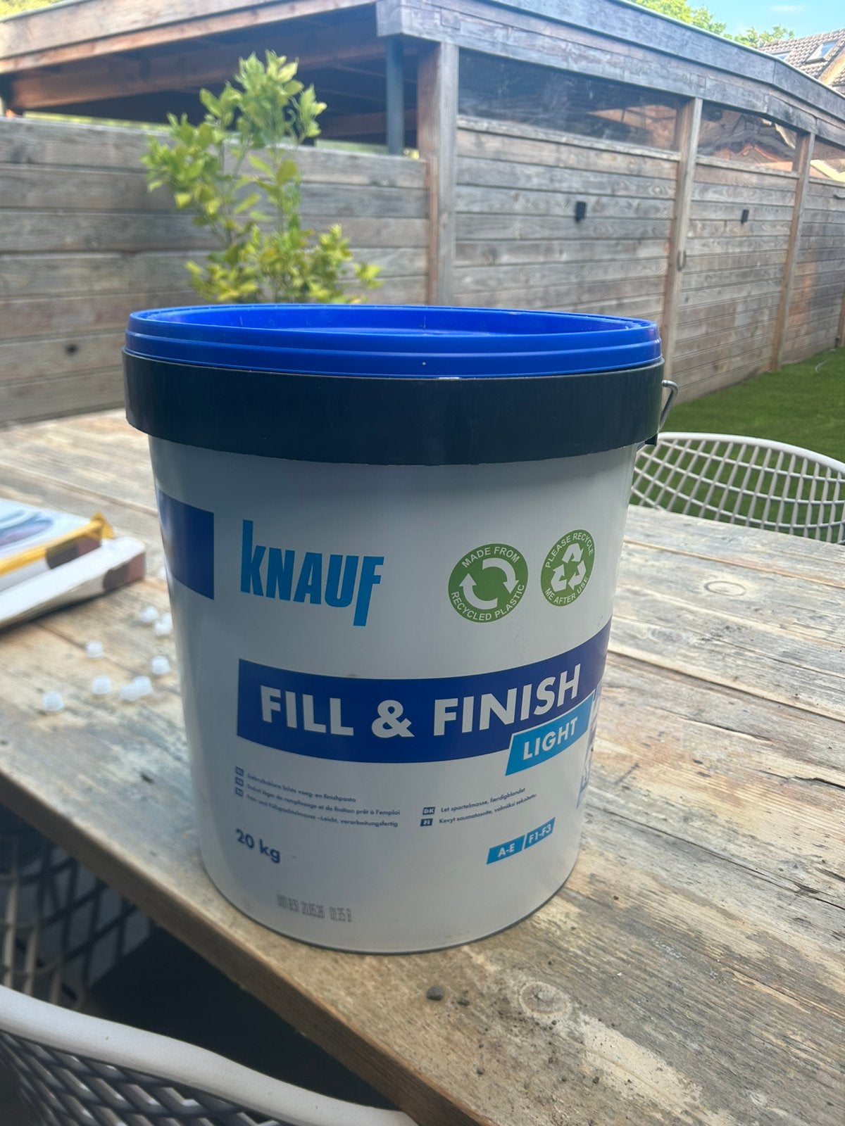Knauf fill en finish bijna volle emmer, Ophalen, Zo goed als nieuw, Wit