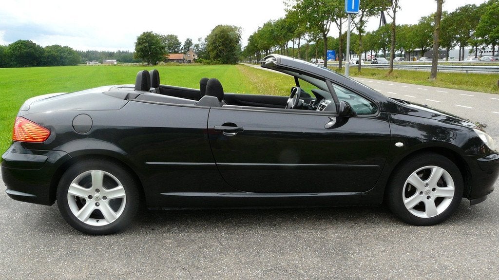Peugeot 307 CC 2.0-16V,Airco,Elec.pakket,Lmv's,grootbeeld Na, Auto's, Peugeot, Voorwielaandrijving, Zwart, 4 cilinders, Cabriolet